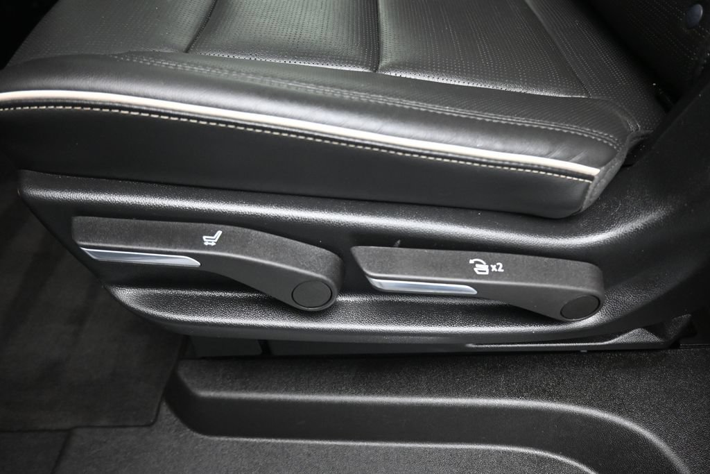 Used 2024 Cadillac Escalade ESV Premium Luxury w/ LPO, Floor Liner Package AWD/4WD image 42