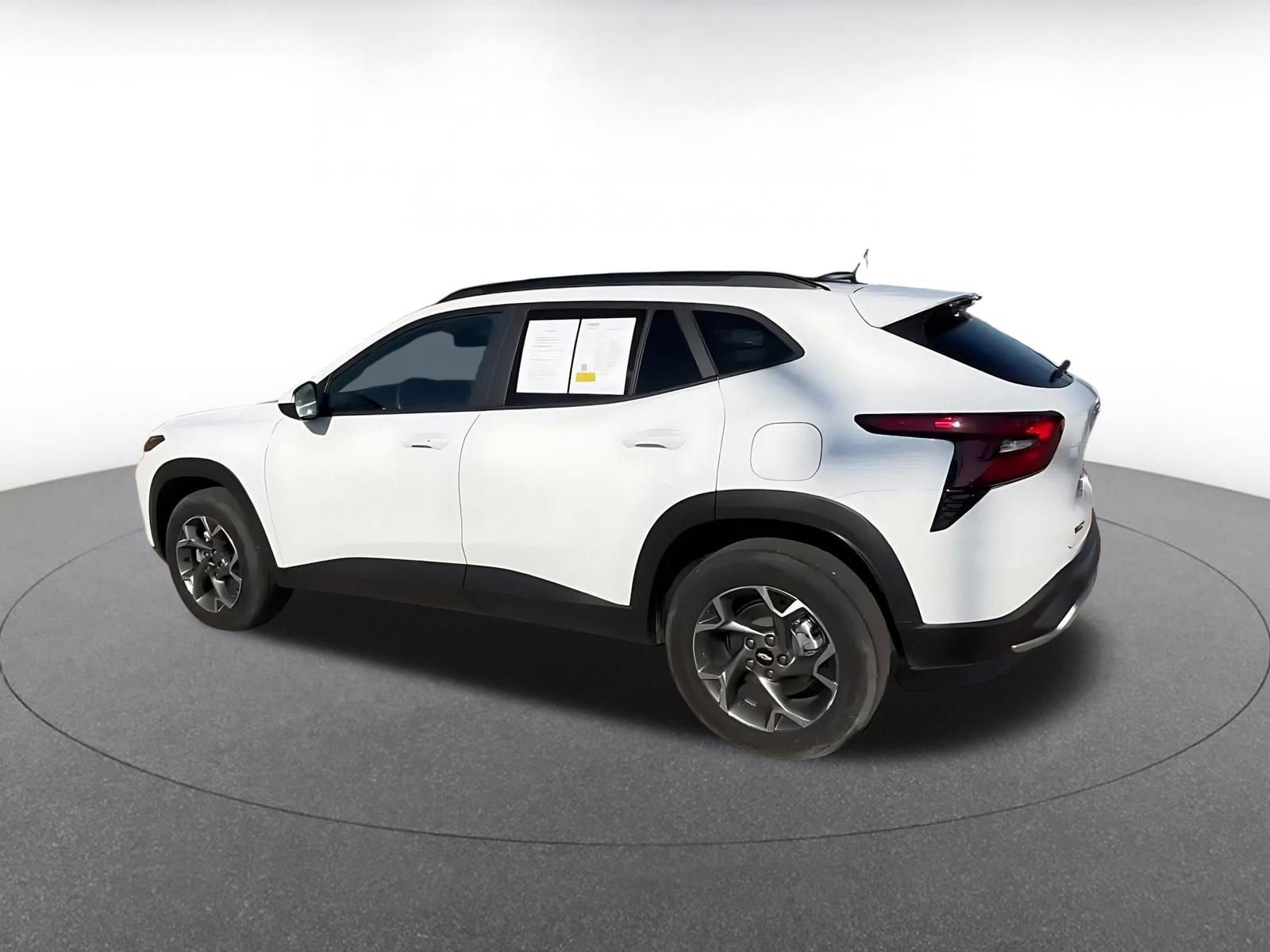 Used 2025 Chevrolet Trax LT w/ LT Convenience Package FWD image 10