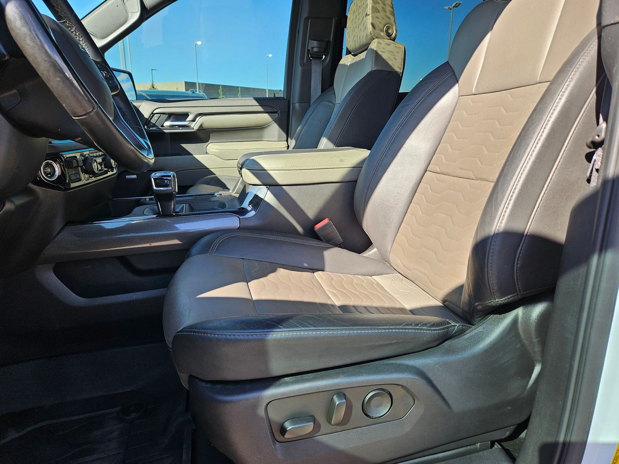 Used 2025 Chevrolet Silverado 1500 ZR2 w/ Technology Package AWD/4WD image 15