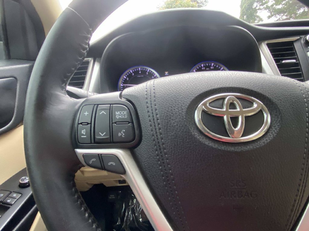 Used 2018 Toyota Highlander XLE FWD image 32
