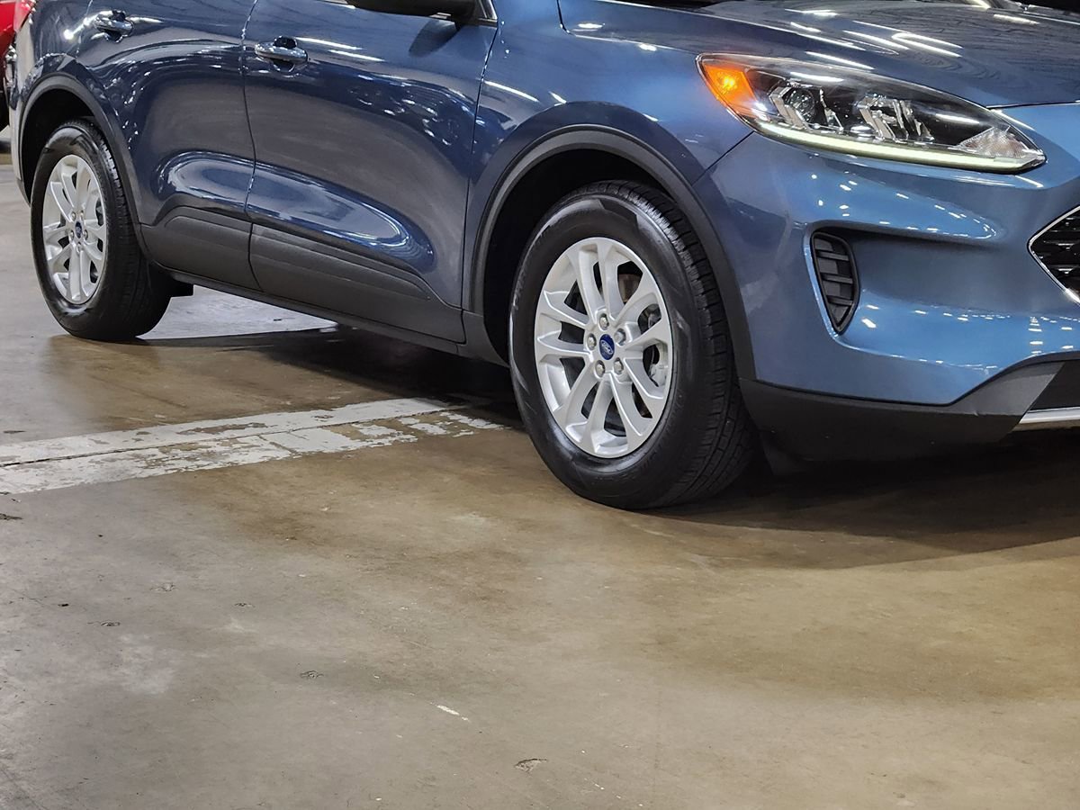 Used 2020 Ford Escape SE FWD image 14