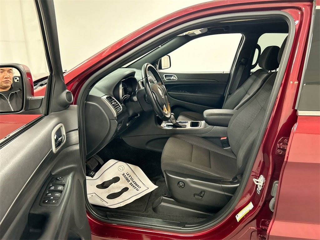 Certified 2021 Jeep Grand Cherokee Laredo image 9