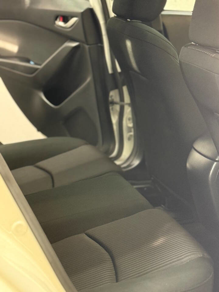 Used 2015 MAZDA MAZDA3 i Touring w/ Technology Package image 12