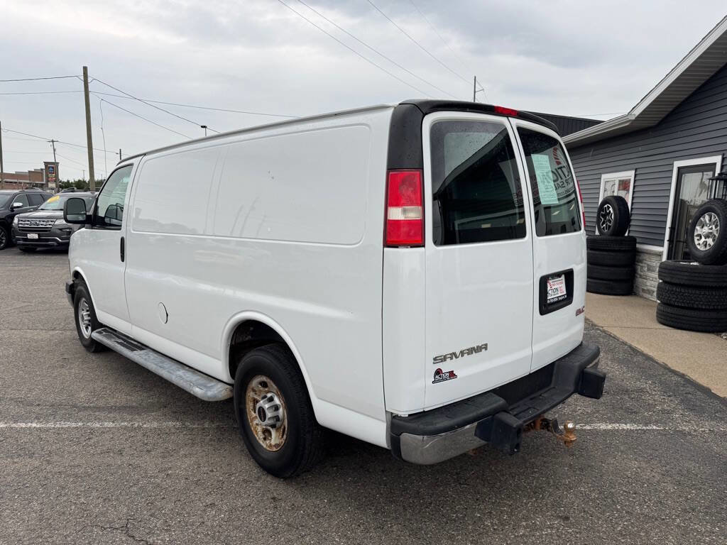 Used 2015 GMC Savana 2500 RWD image 3