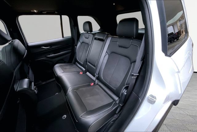 Used 2024 Jeep Grand Cherokee Altitude AWD/4WD image 16