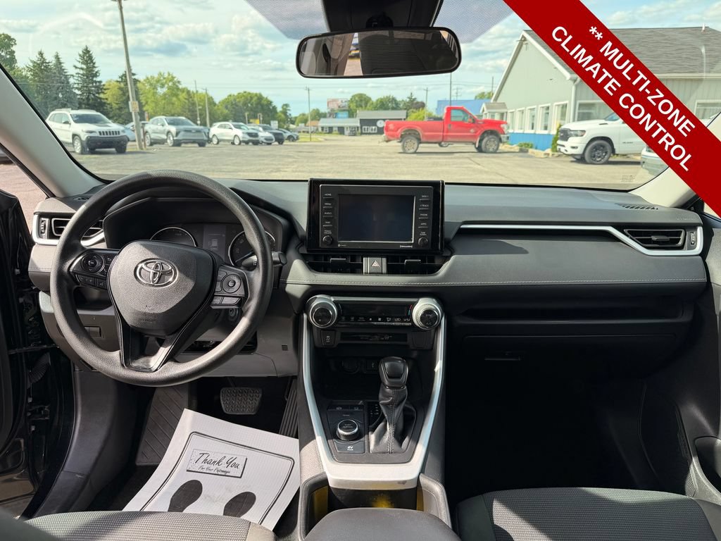 Used 2022 Toyota RAV4 LE AWD/4WD image 15