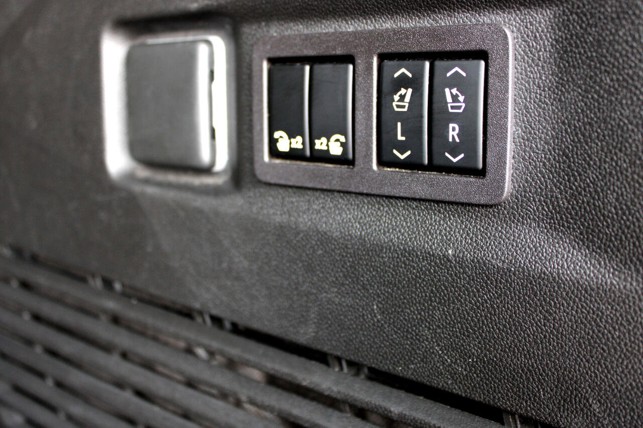 Used 2023 GMC Yukon Denali image 9