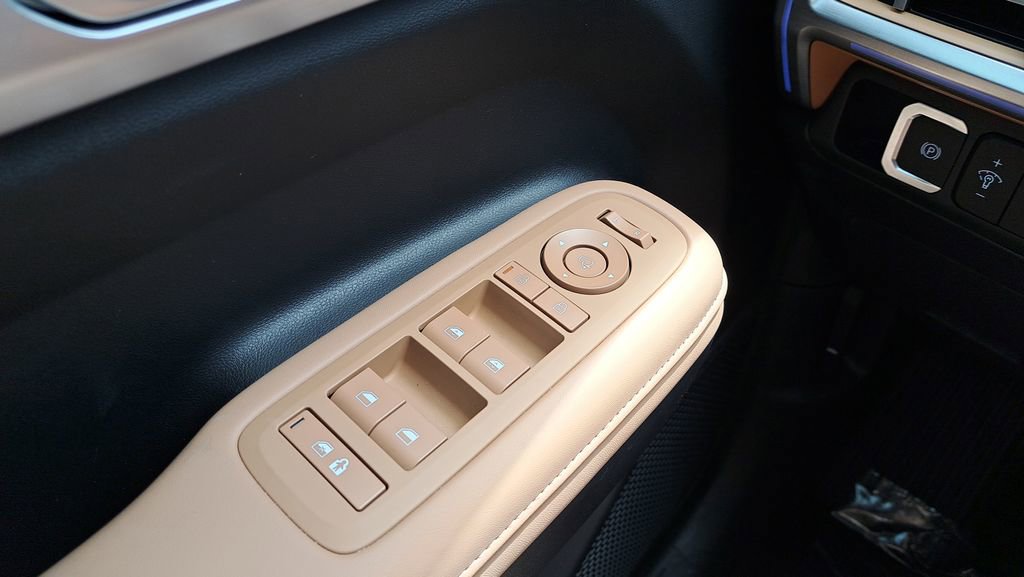Used 2025 Hyundai Santa Fe Limited image 29