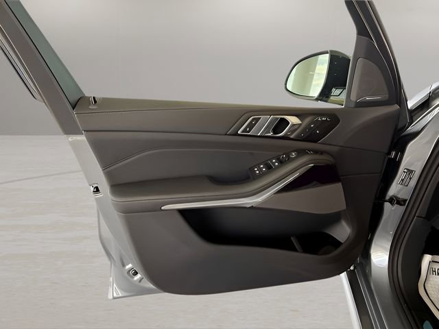 Used 2026 BMW X7 xDrive40i w/ M Sport Package image 16