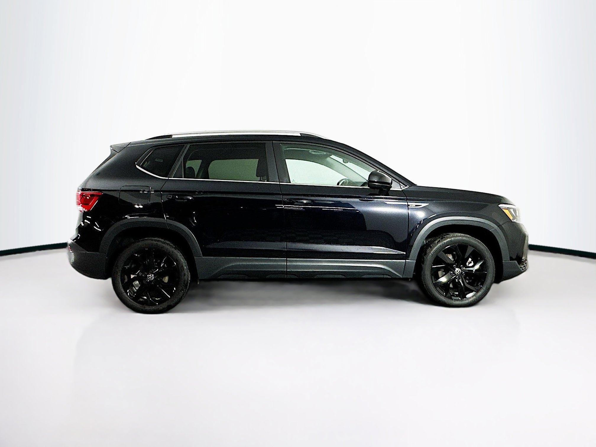 Used 2024 Volkswagen Taos SE image 10