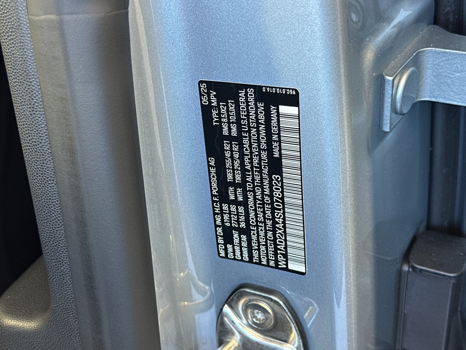 Certified 2025 Porsche Macan Electric RWD image 36