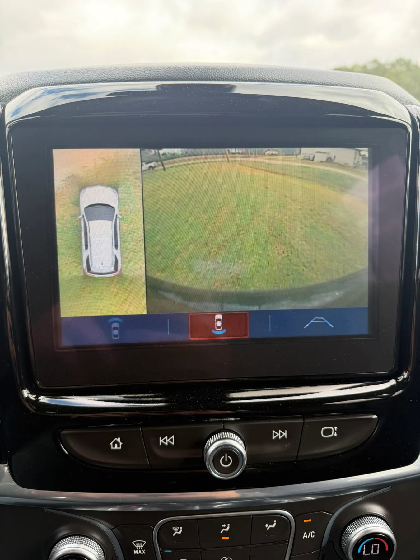 Used 2018 Chevrolet Traverse LT image 16