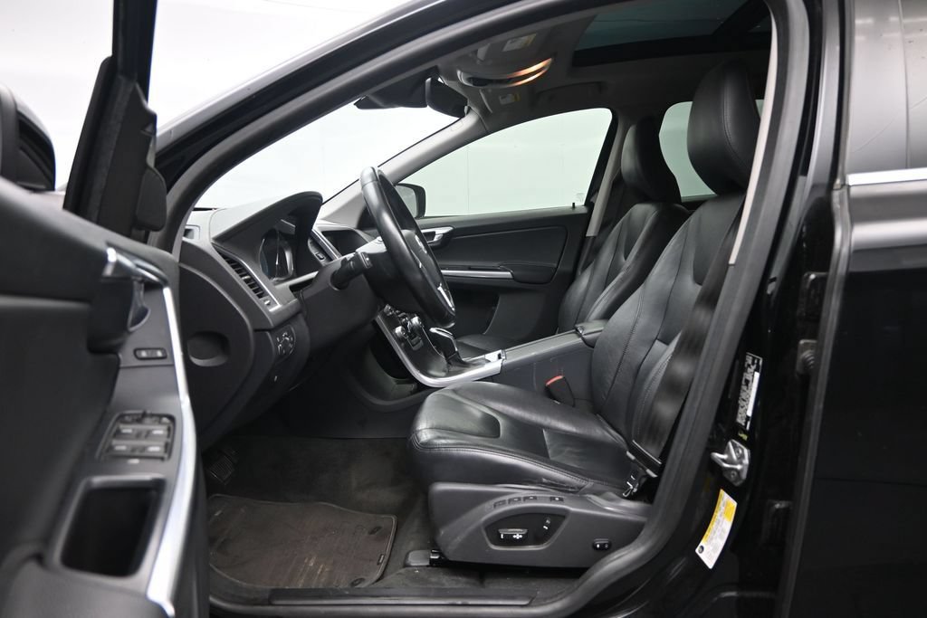 Used 2015 Volvo XC60 T5 AWD/4WD image 15
