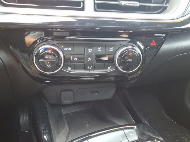 Used 2024 Chevrolet Trax RS w/ Sunroof Package FWD image 20