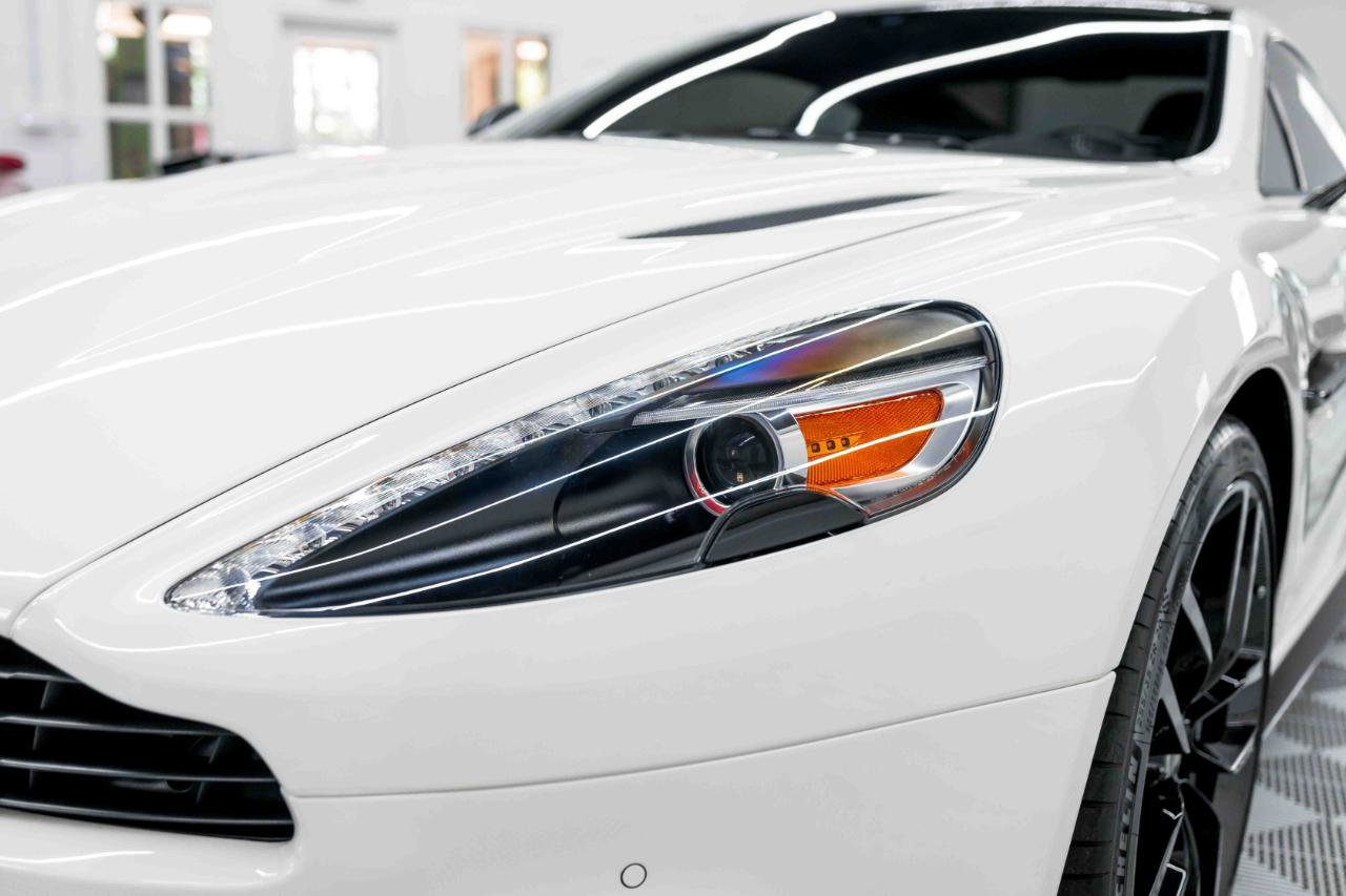 Used 2016 Aston Martin Vanquish Coupe image 12