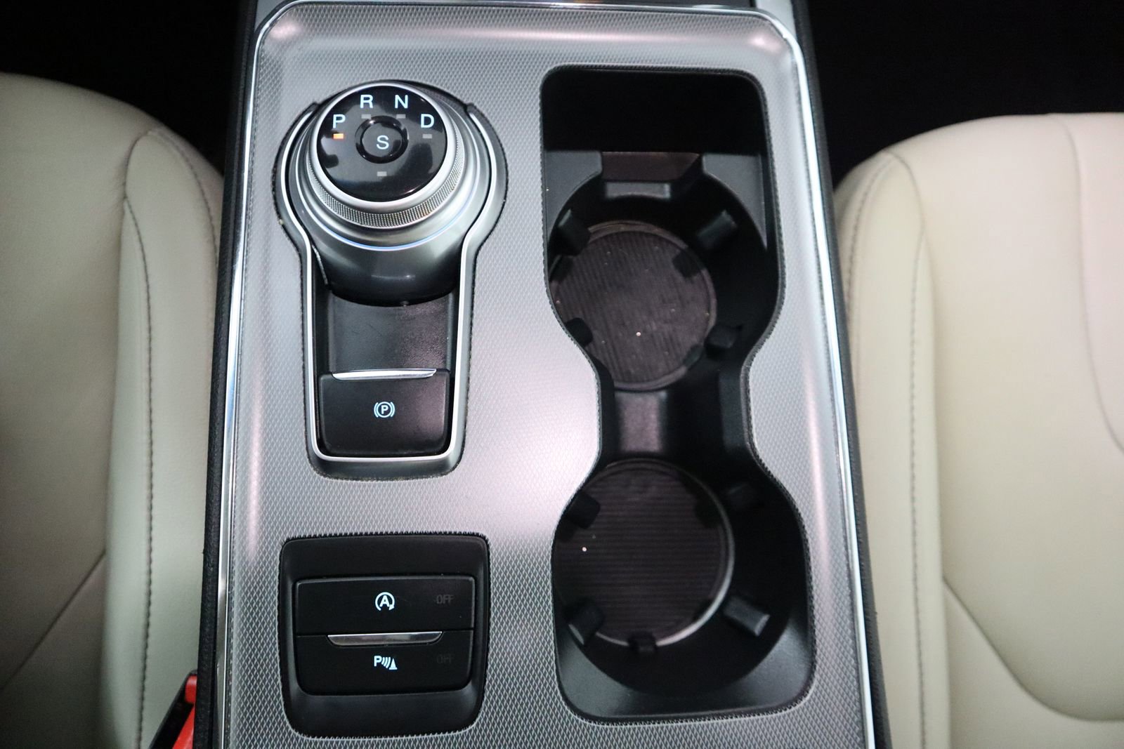 Used 2021 Ford Edge Titanium w/ Cargo Accessory Package image 44