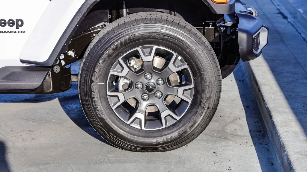New 2026 Jeep Wrangler Unlimited Sahara AWD/4WD image 11