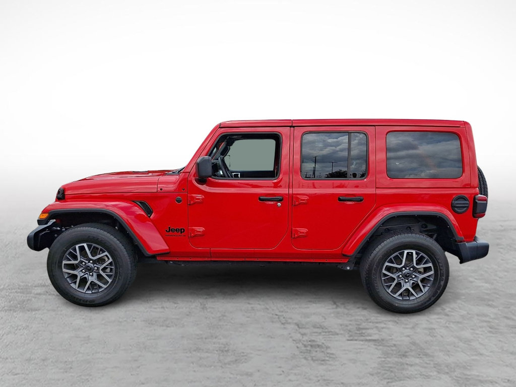 Used 2025 Jeep Wrangler Unlimited Sahara AWD/4WD image 2