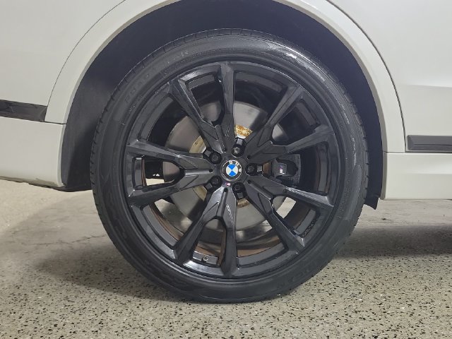 Used 2021 BMW X7 M50i w/ Executive Package AWD/4WD image 5
