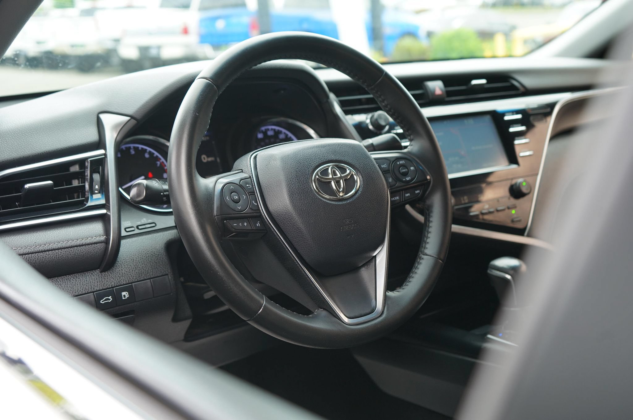 Used 2018 Toyota Camry SE w/ Convenience Package FWD image 11