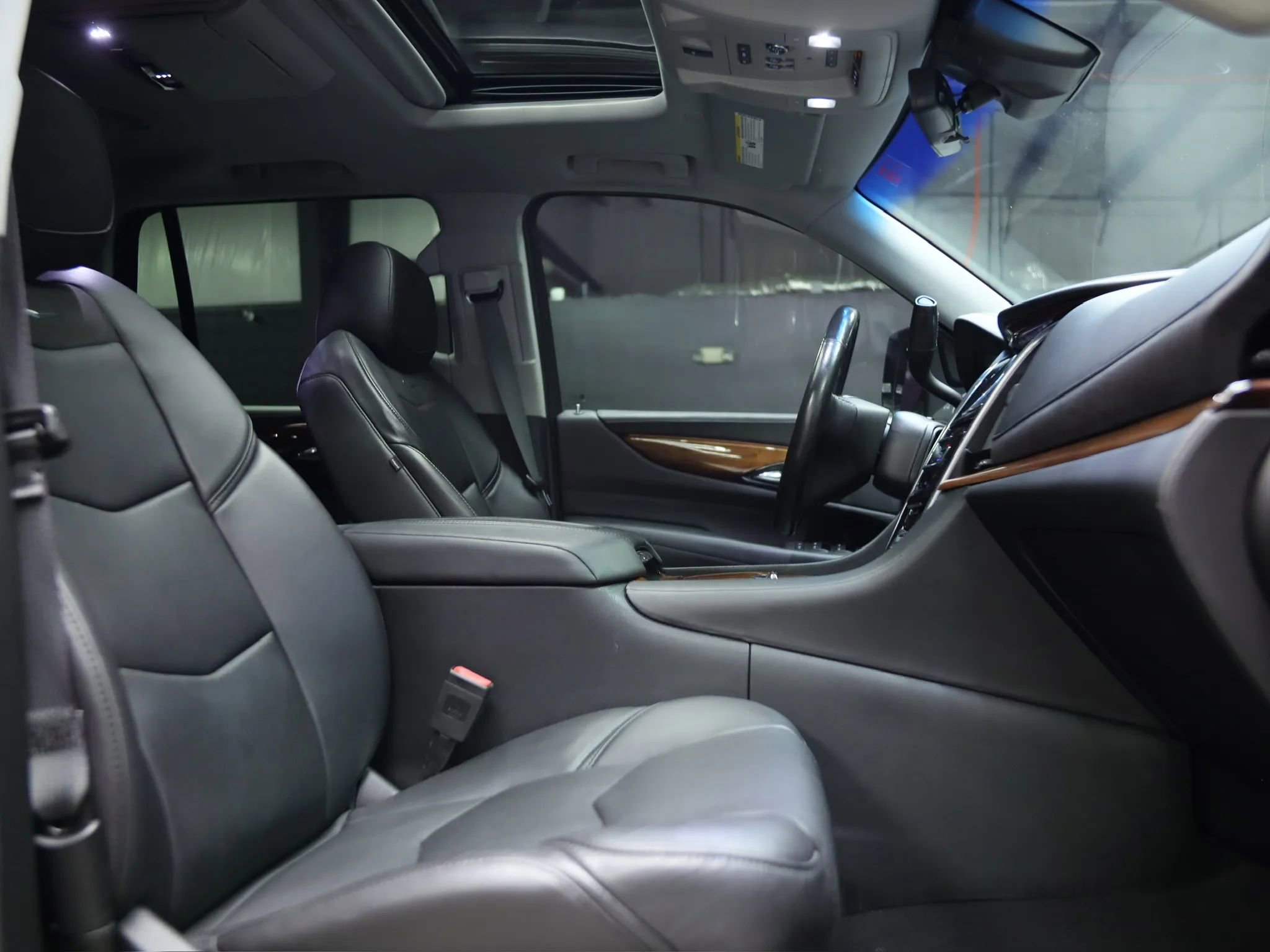 Used 2017 Cadillac Escalade Luxury image 27