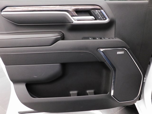 Used 2024 Chevrolet Silverado 2500 LTZ w/ LTZ Convenience Package image 18