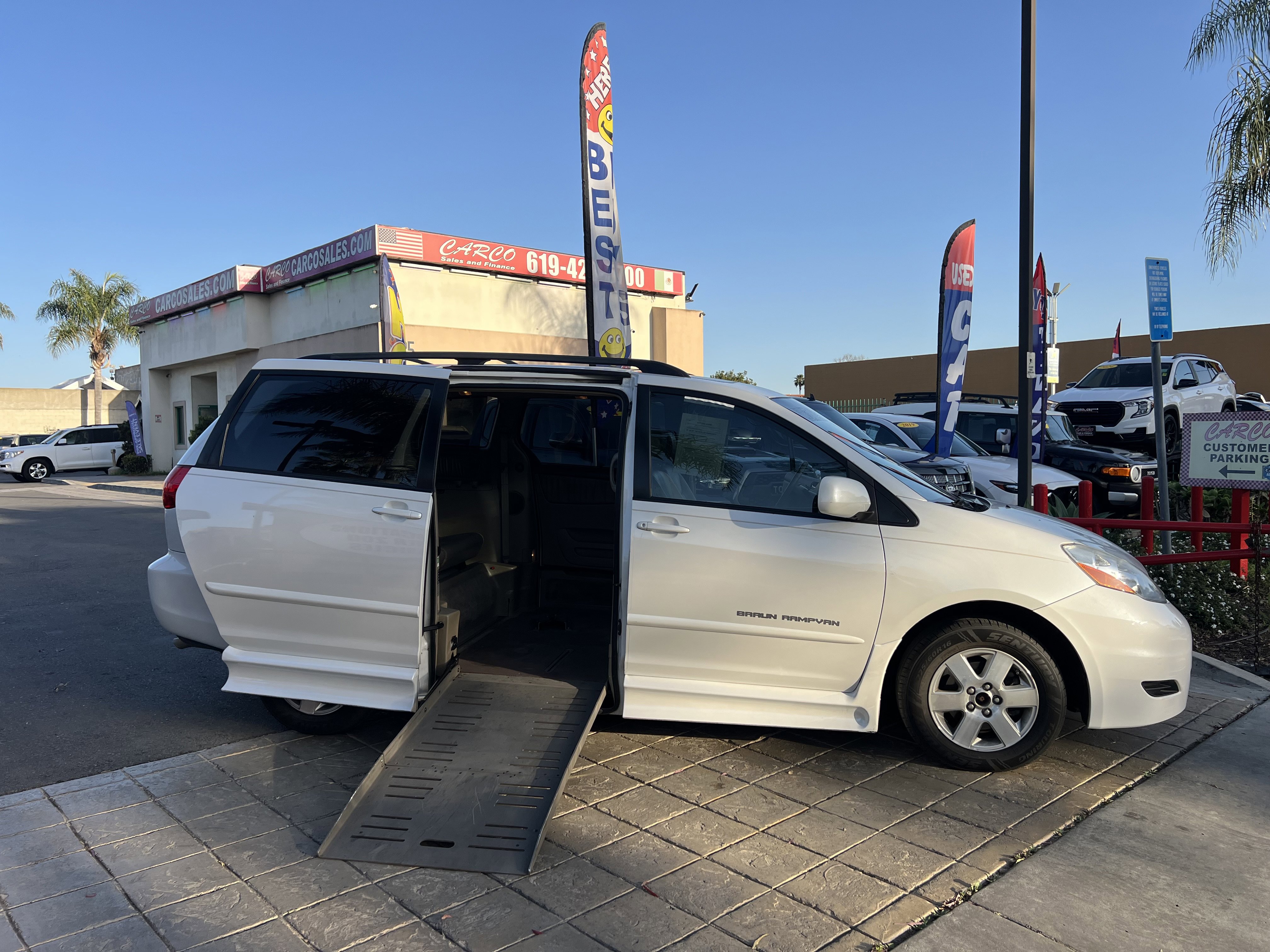 Used 2008 Toyota Sienna XLE image 2