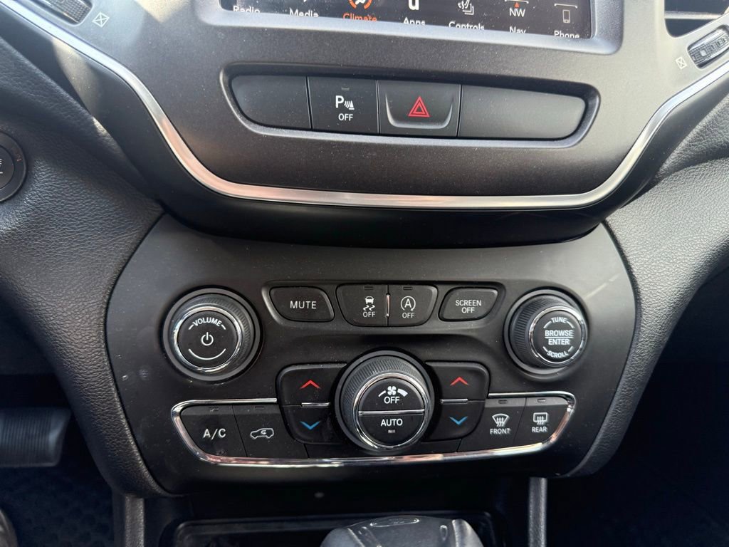 Used 2019 Jeep Cherokee Trailhawk w/ Comfort/Convenience Group image 14