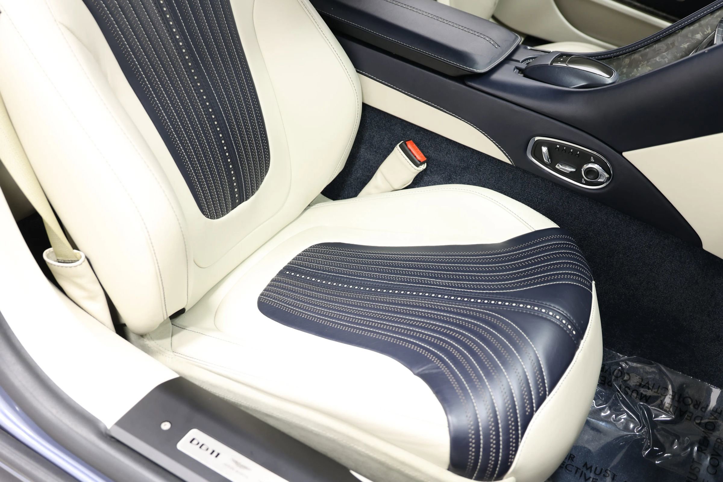 Used 2019 Aston Martin DB11 Coupe RWD image 82