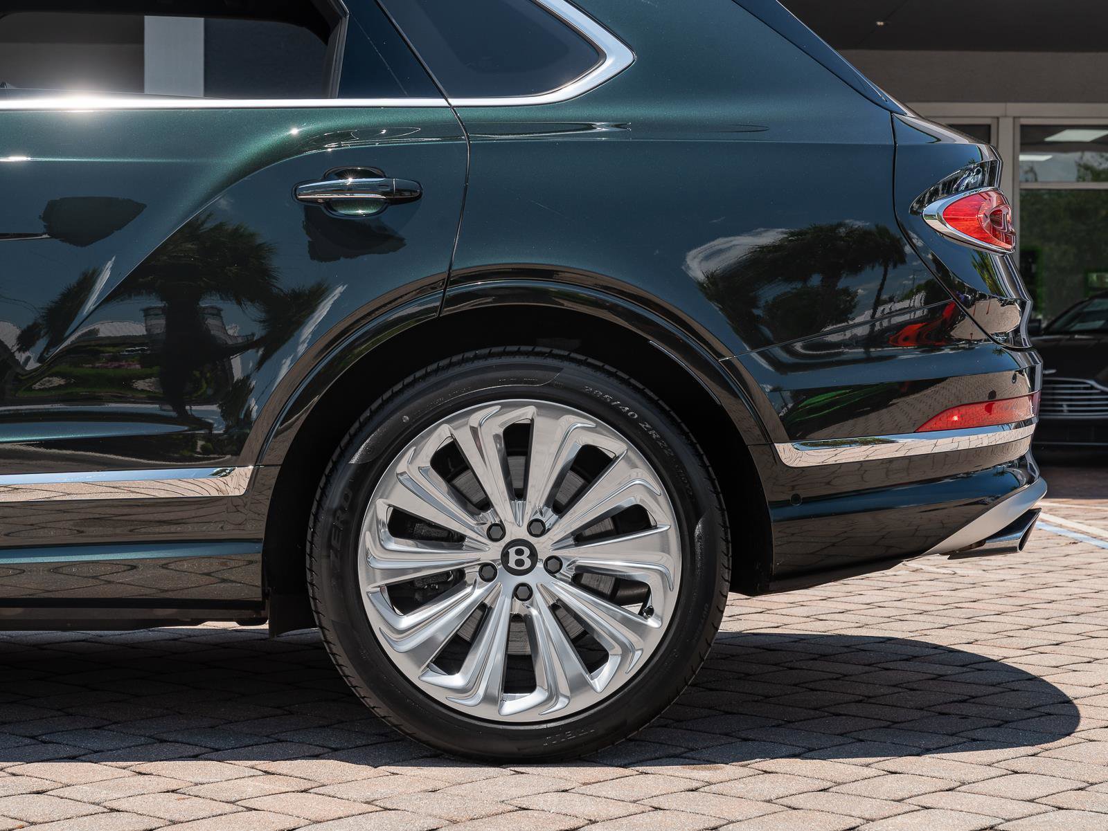 Used 2023 Bentley Bentayga Extended Wheelbase AWD/4WD image 27