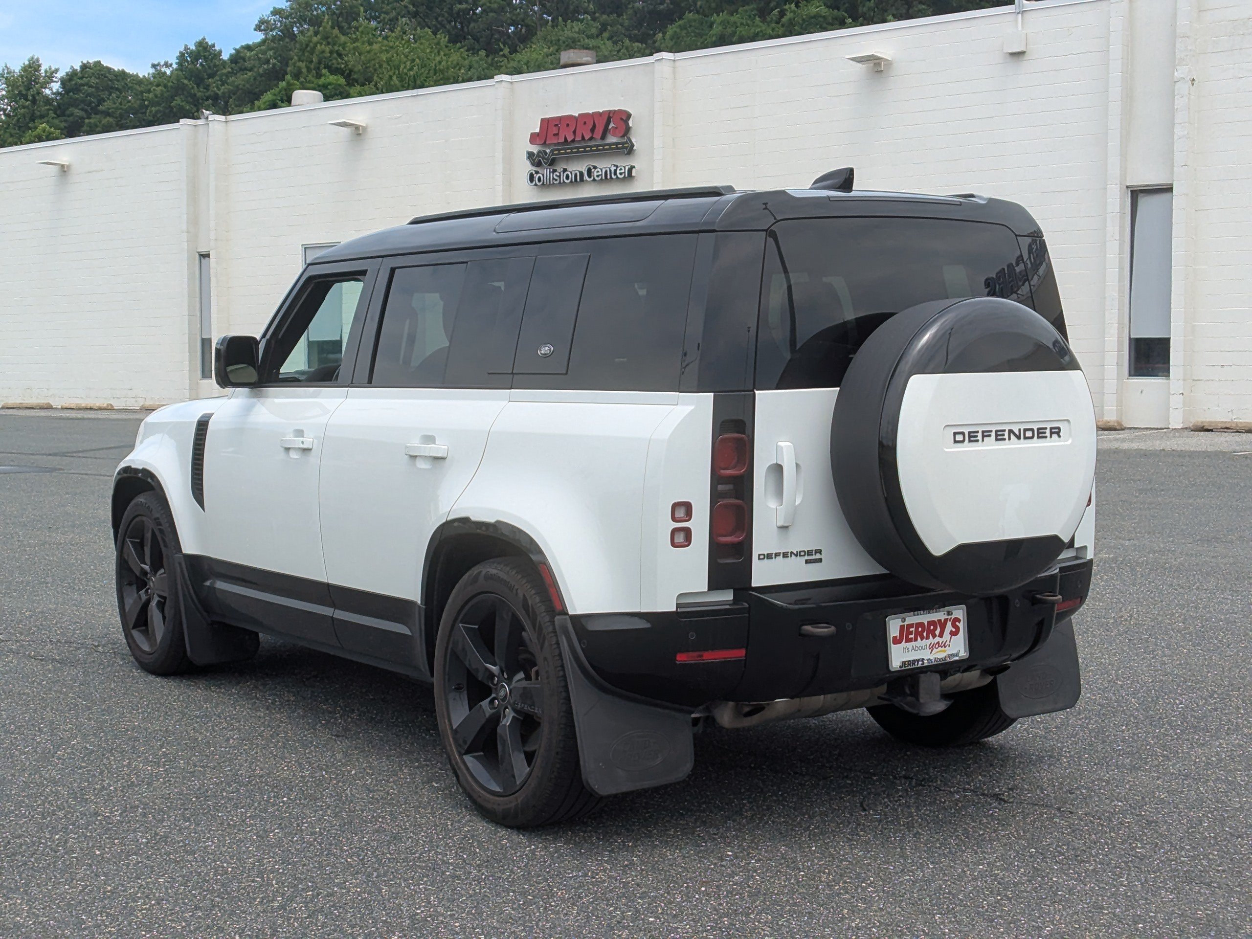 Used 2022 Land Rover Defender 110 X-Dynamic SE AWD/4WD image 6