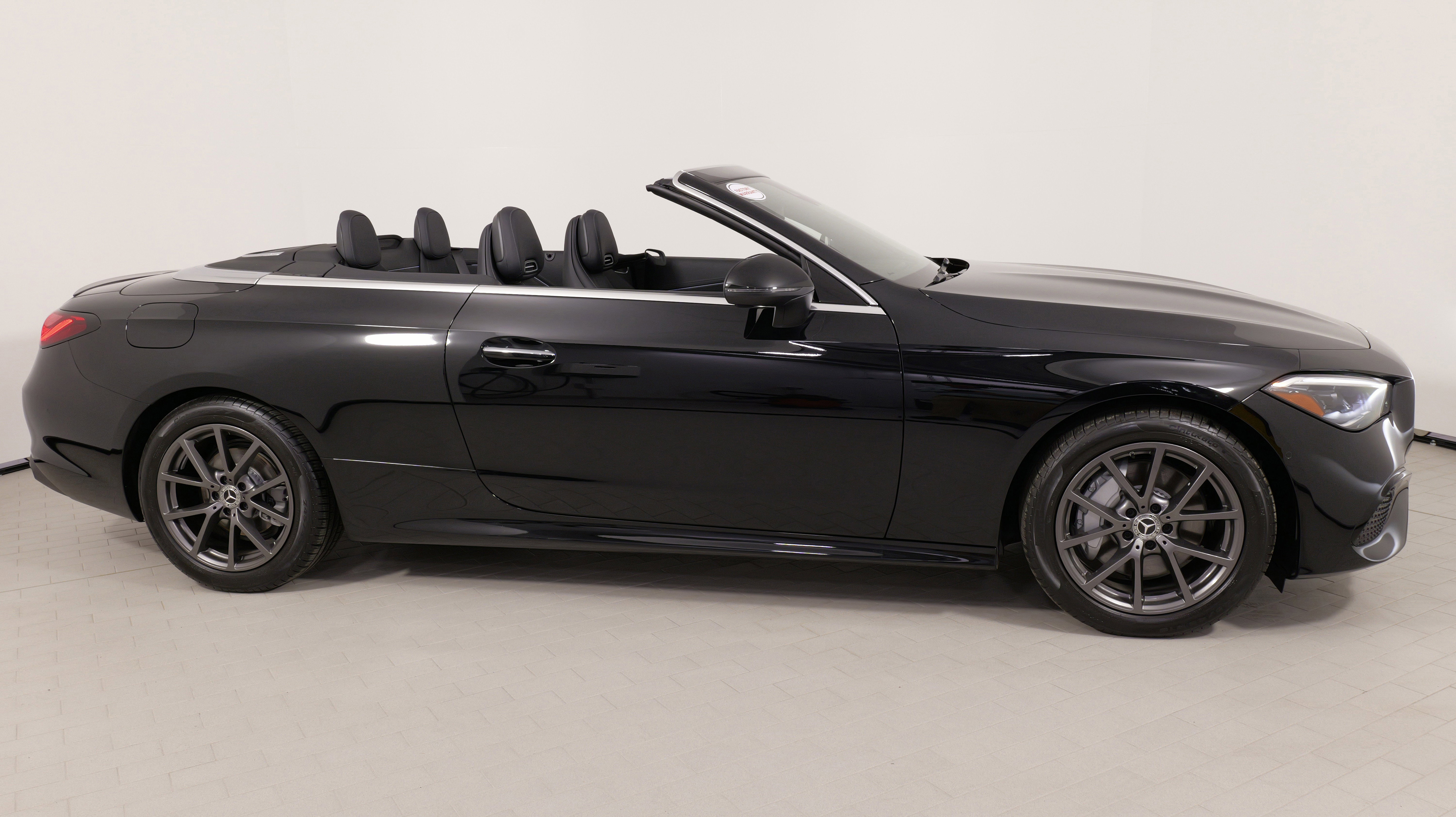 Used 2024 Mercedes-Benz CLE 300 4MATIC Cabriolet image 10