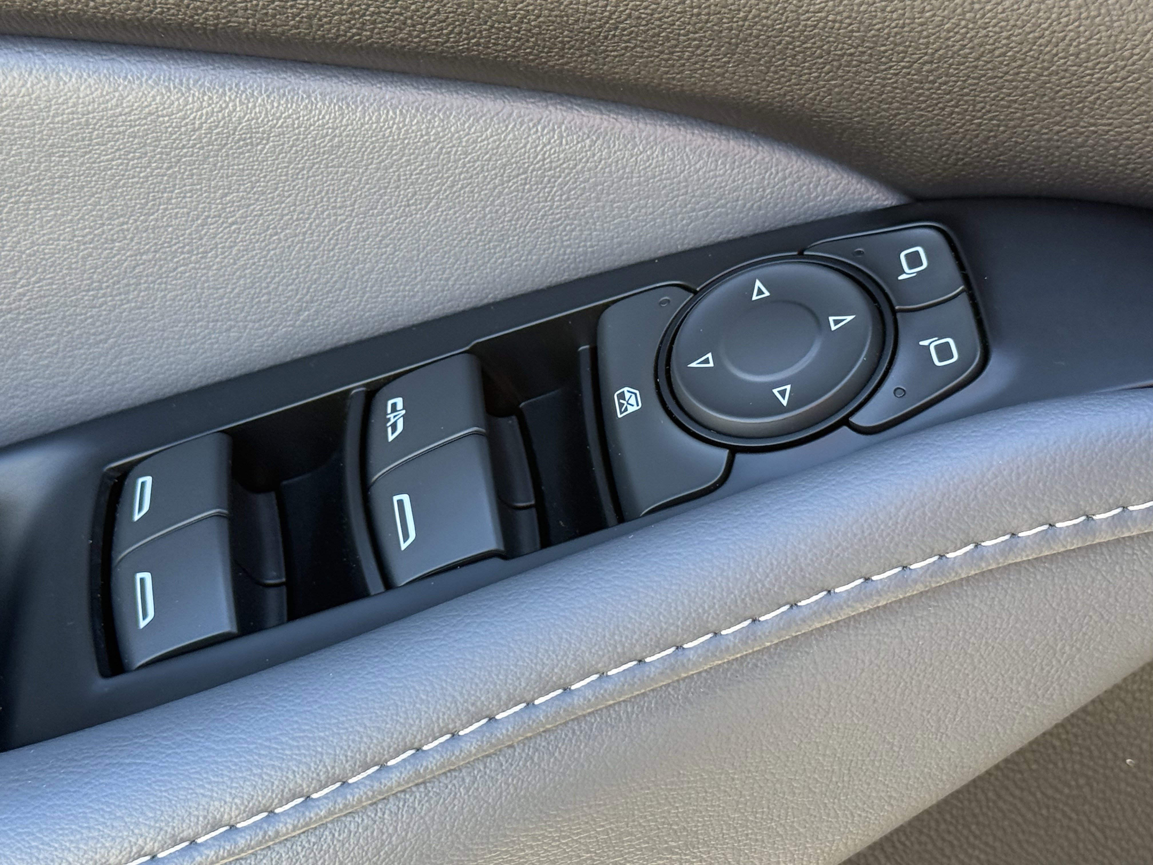 Used 2023 Buick Enclave Essence w/ Sport Touring Edition image 26