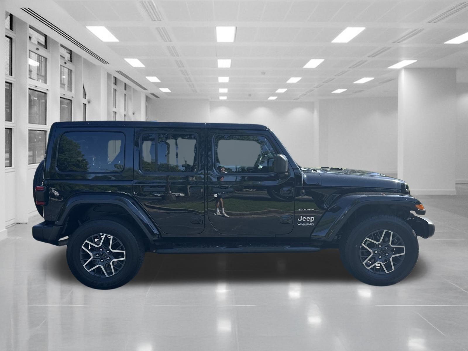 Used 2021 Jeep Wrangler Unlimited Sahara AWD/4WD image 4