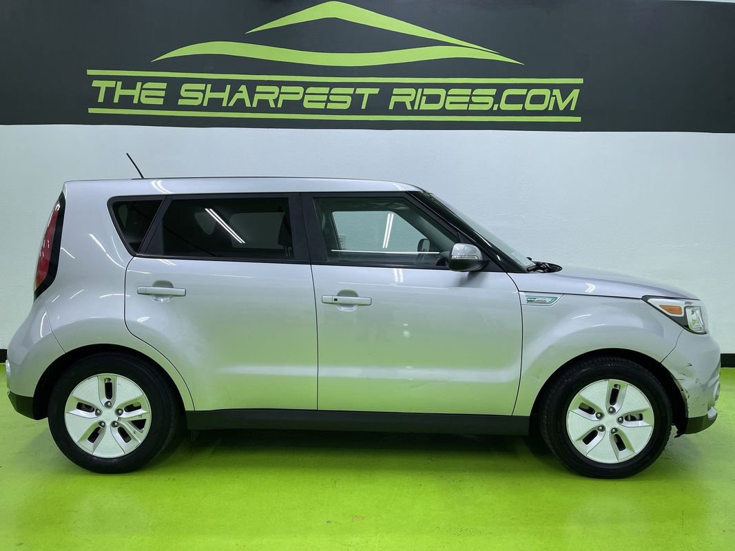Used 2016 Kia Soul EV + w/ Sun & Fun Package image 11
