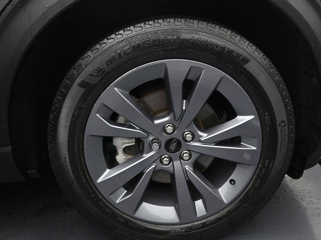 Used 2024 Ford Explorer XLT w/ Equipment Group 202A RWD image 16