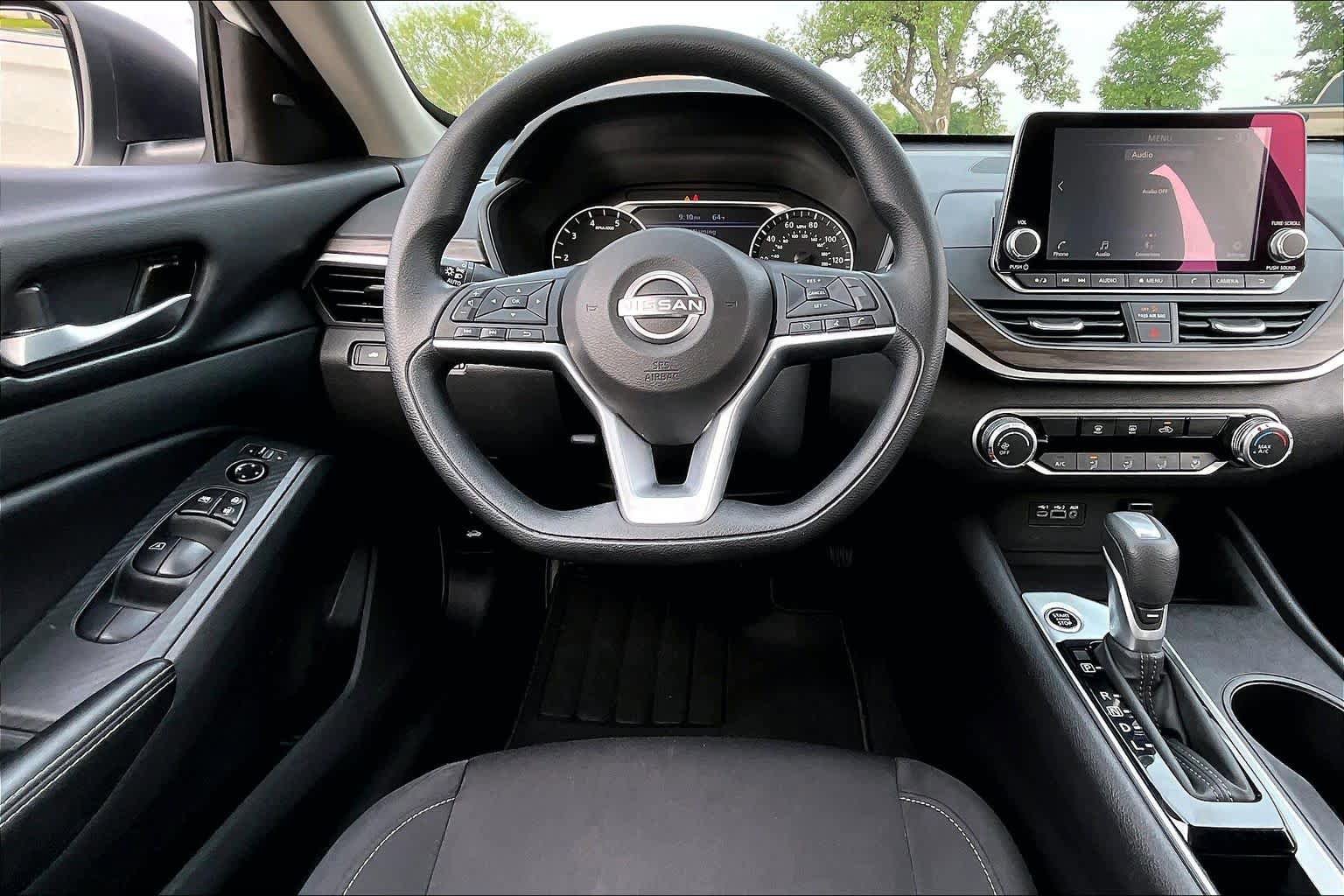 Used 2025 Nissan Altima 2.5 SV FWD image 6