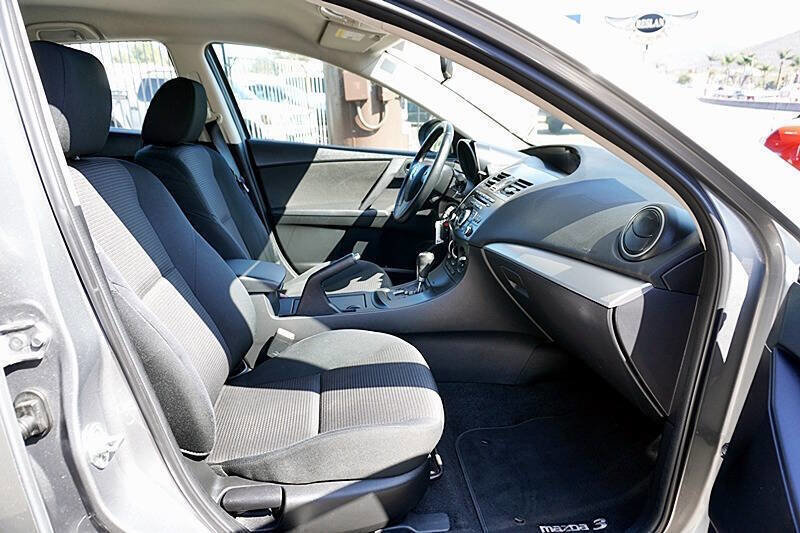 Used 2012 MAZDA MAZDA3 i Touring image 12