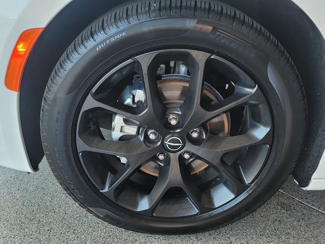 Used 2025 Chrysler Pacifica Limited image 6