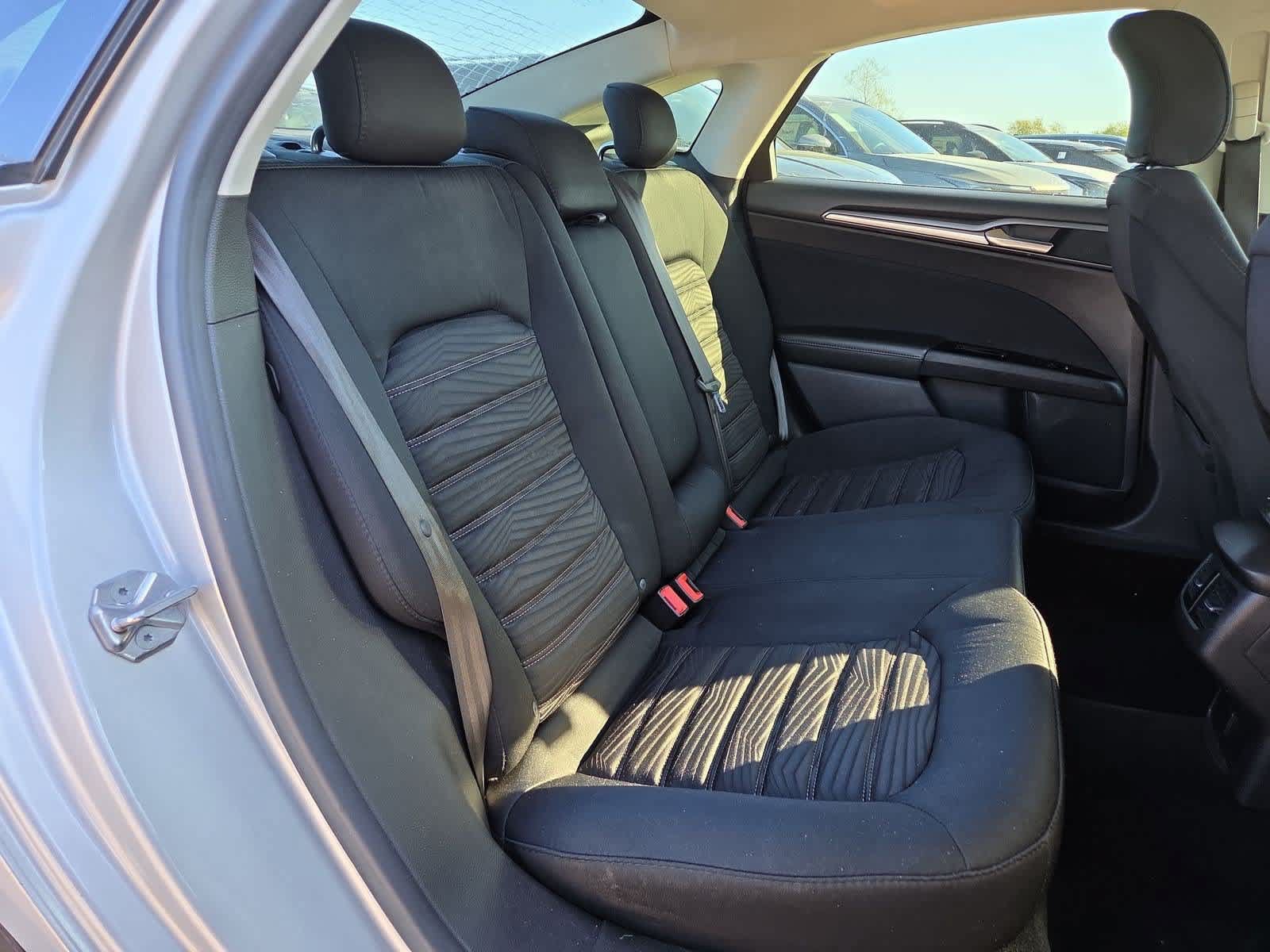 Used 2016 Ford Fusion SE FWD image 19