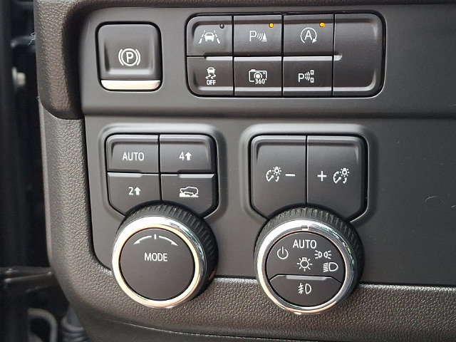 Used 2025 Chevrolet Tahoe RST w/ Comfort Package AWD/4WD image 9