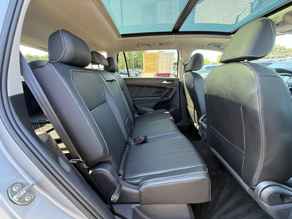 Used 2023 Volkswagen Tiguan SE w/ Panoramic Sunroof Package FWD image 24