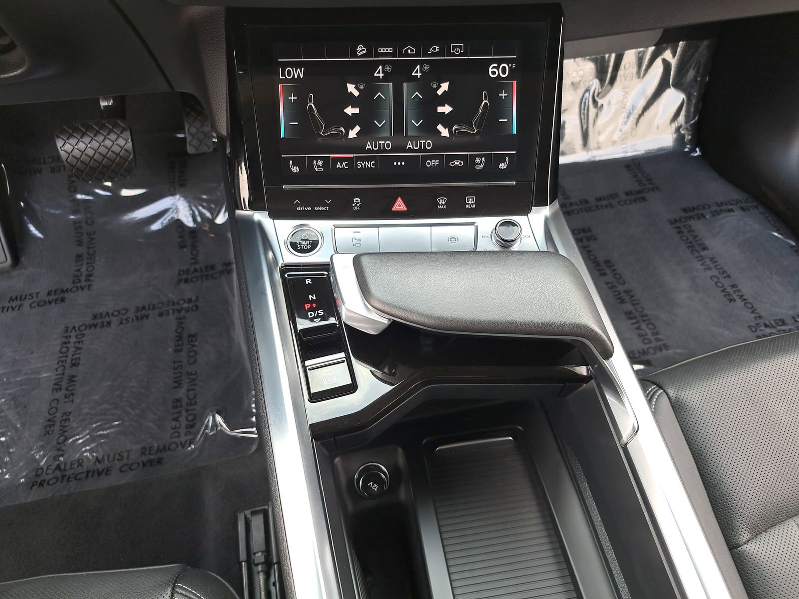 Used 2024 Audi Q8 e-tron Premium Plus w/ Premium Plus Package image 22