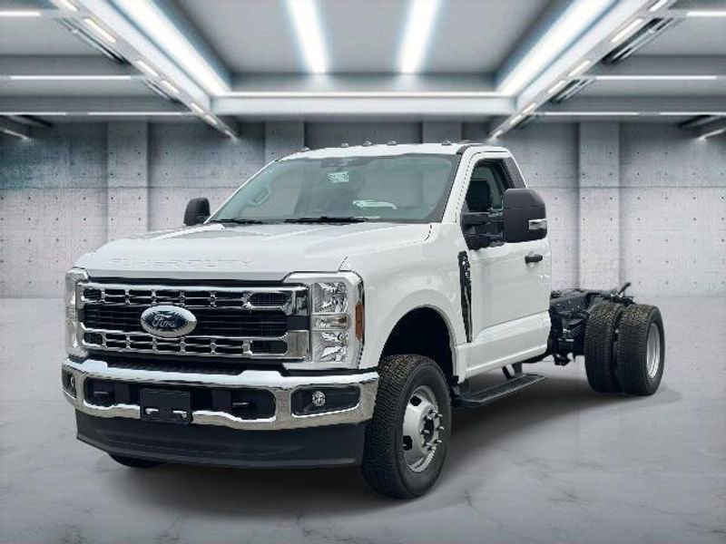 New 2025 Ford F350 XL w/ XL Chrome Package