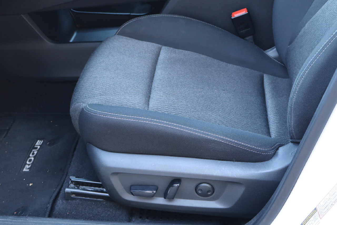 Used 2024 Nissan Rogue SV FWD image 14