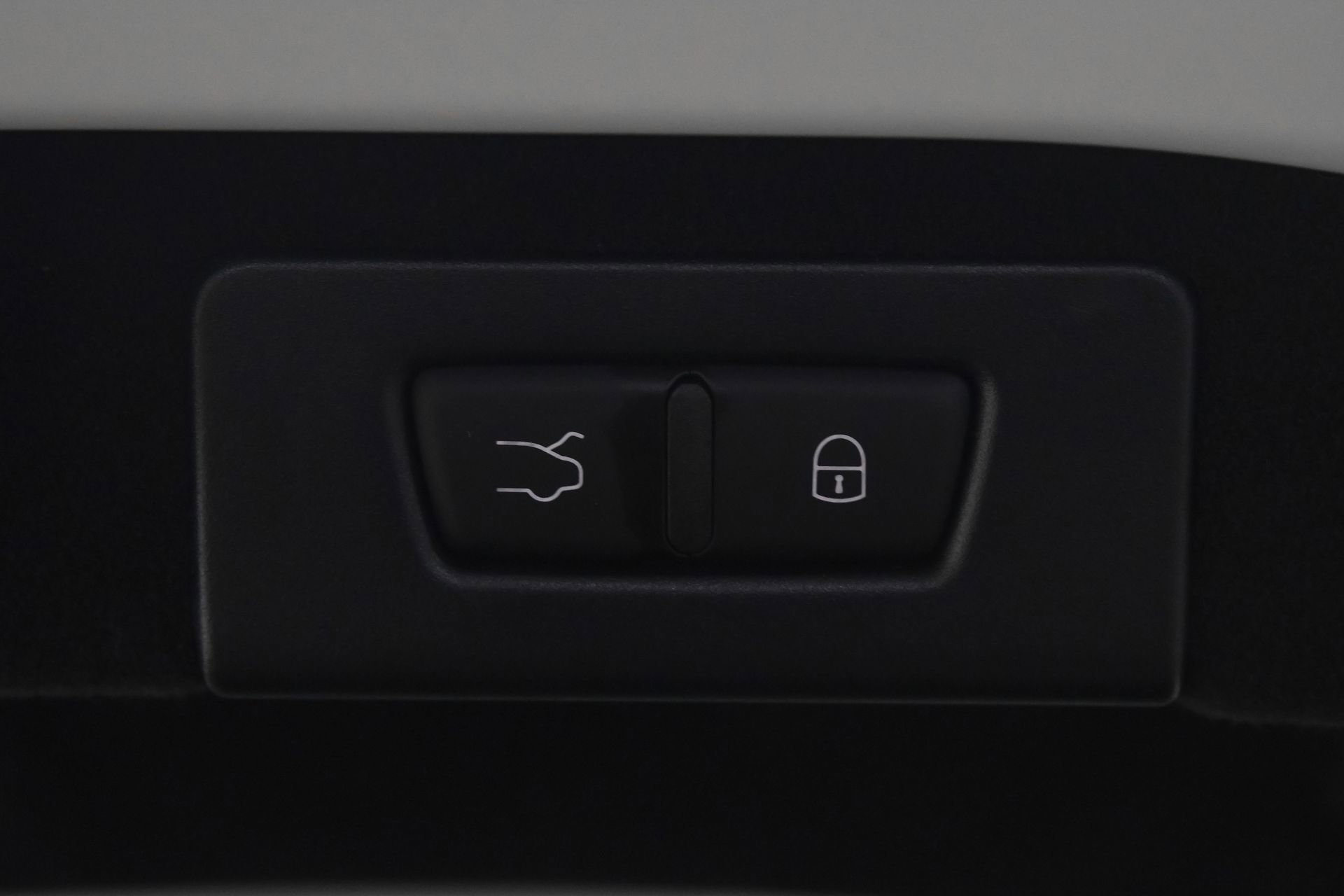 New 2024 Maserati Ghibli Modena image 8