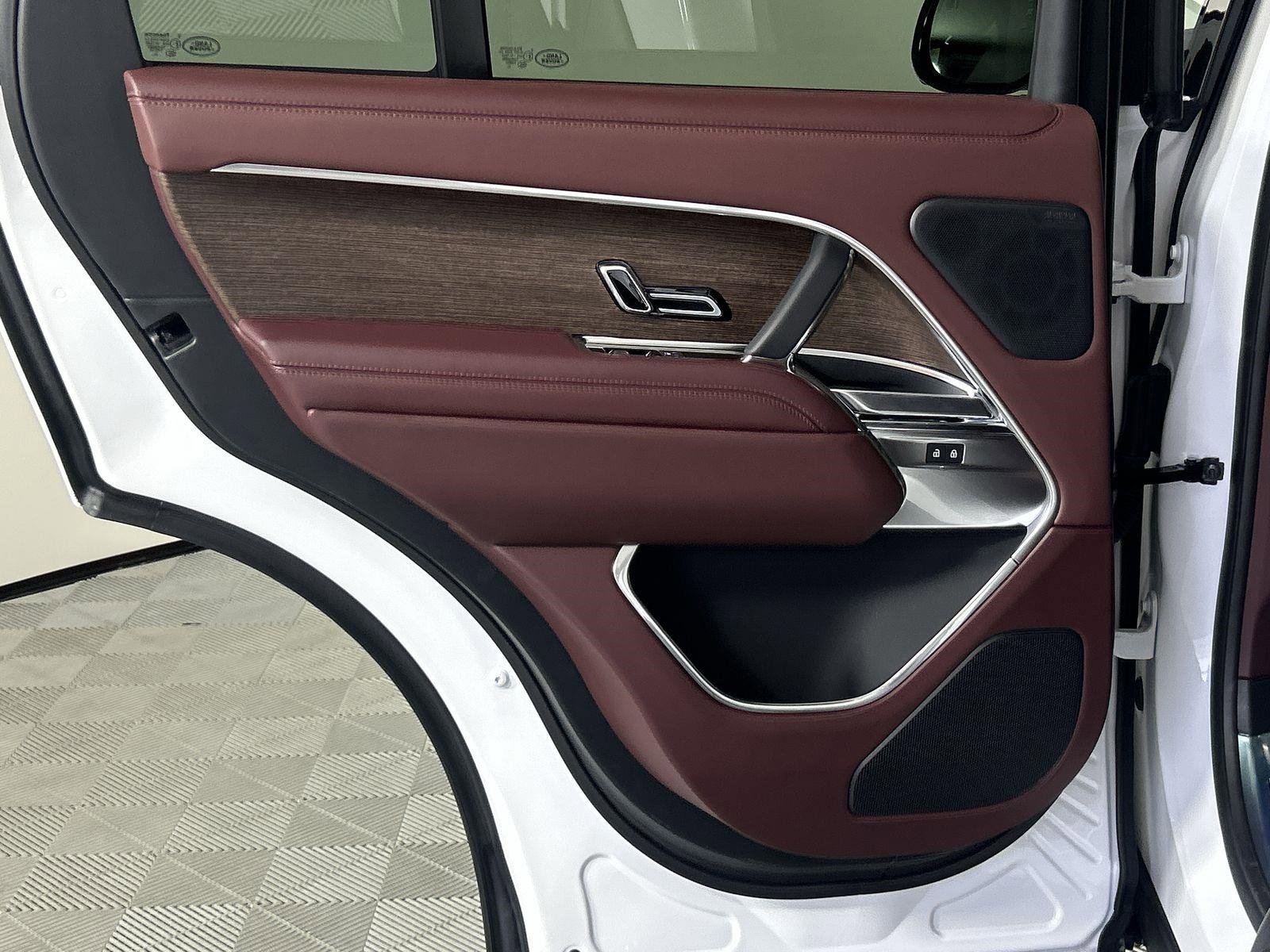 New 2025 Land Rover Range Rover SE image 26