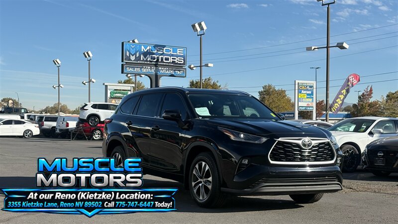 Used 2021 Toyota Highlander XLE AWD/4WD image 1