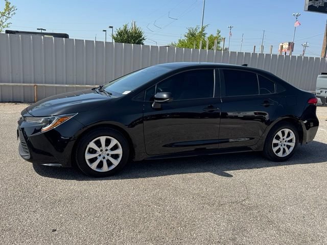 Used 2025 Toyota Corolla LE FWD image 3
