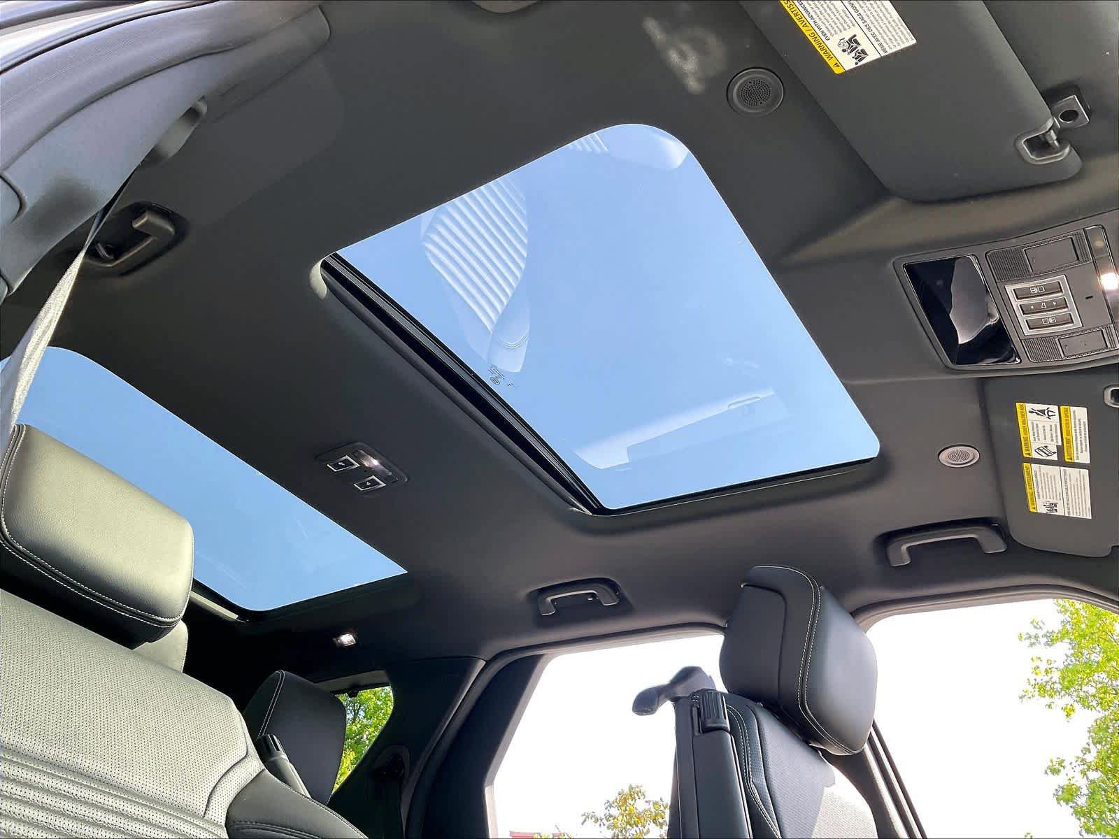 New 2026 Land Rover Discovery S AWD/4WD image 29